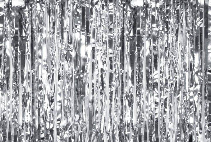 Dekoracija-lietutis-sidabrinis-100x200cm